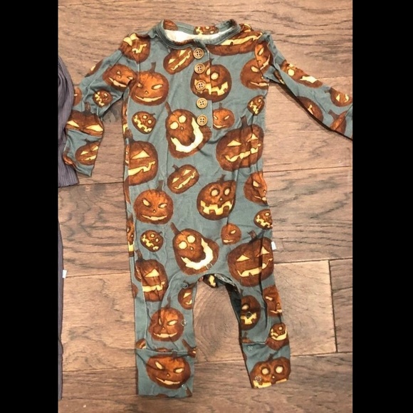 Posh Peanut Kirby Henley Romper - Picture 3 of 7